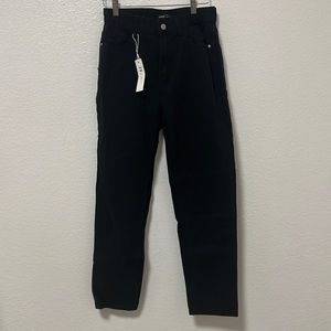 BLACK STRAIGHT JEANS